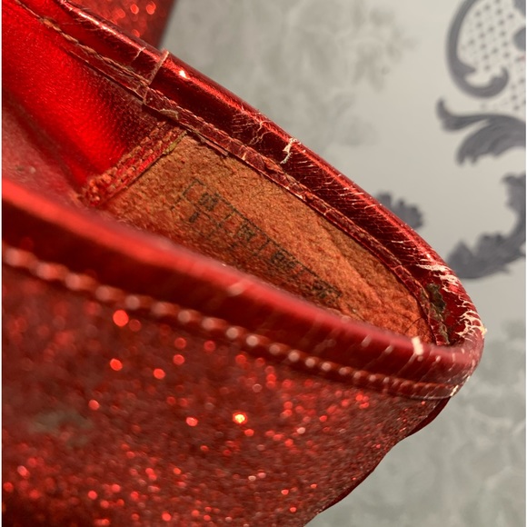 💀 Red Glittery Flats - Picture 3 of 4